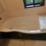 FRP浴槽の劣化原因と補修方法とは？費用相場や業者依頼のポイント